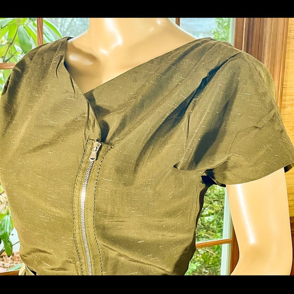 ▪️CARVEN▪️Green Ruffle Accent Exposed Zipper Asymmetric Dress - Picture 3 of 7